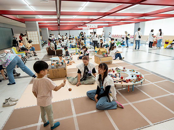 にぎやかなおまつり会場