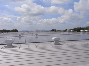 彦根工場屋上に設置した太陽光発電パネル