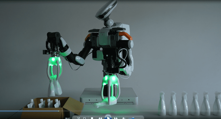ヒト型双腕ロボットとソフトロボットハンドが魅せる新しい景色